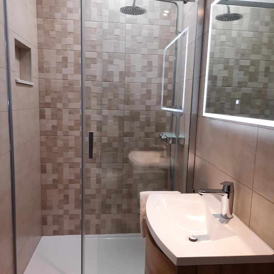 Apartmani Dorijana 弗尔萨尔 外观 照片